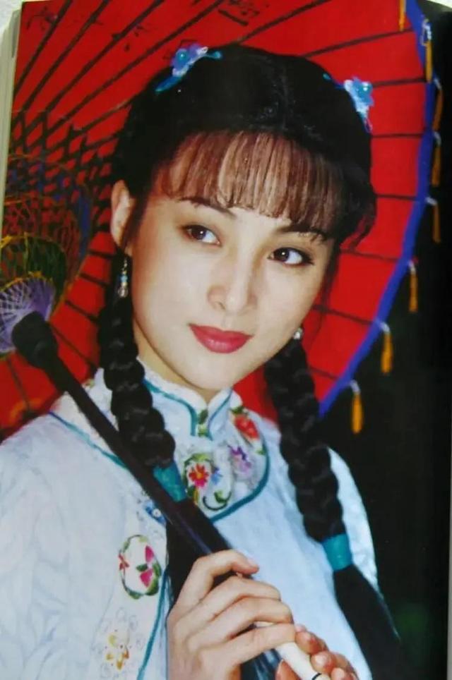 同样在剧里结婚，身着凤冠霞披，鞠婧祎居然不是排名第一