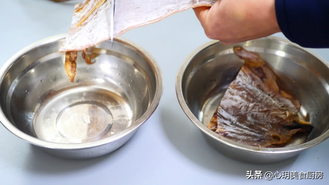 鱿鱼干的制作方法，鱿鱼鱼干怎么做（海边人教正确做法）