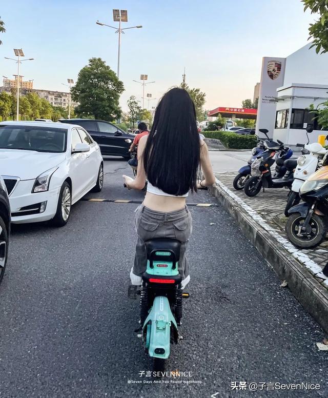 唯美有意境的女生背影图片  路还长 背影要直要美，女生背影唯美图片高清 意境（每张照片的背后是一个怎样的故事）