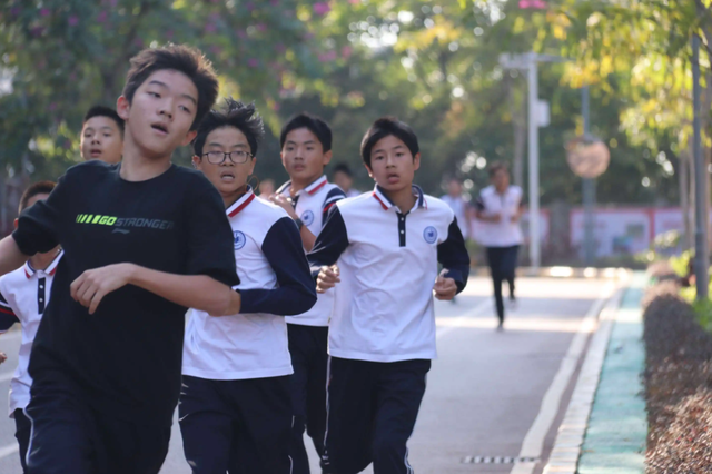 上普高好还是私立高中好，考不上普高就上民办高中是最好的选择吗（私立学校和公办学校哪个好）