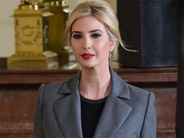 特朗普第一任妻子伊万卡简历，人前美丽端庄的伊万卡