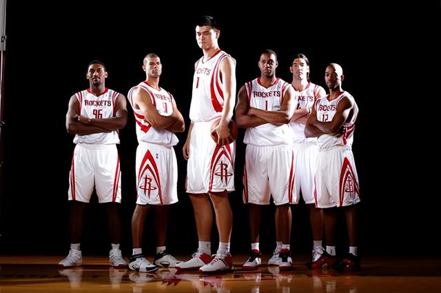 11号篮球明星，篮球运动员11号是谁（休斯敦火箭队换上了来自上海的11号）