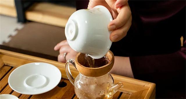 茶艺师是做什么的，茶艺师到底是做什么的（泡茶小妹职业素养手册）