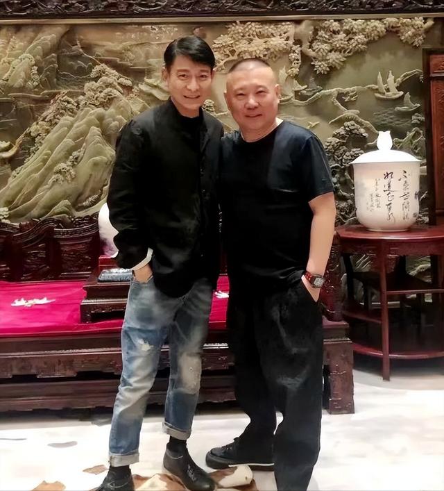 鲁豫有约郭德纲，与郭德纲有恩怨的相声演员（“国民男神”郭德纲）