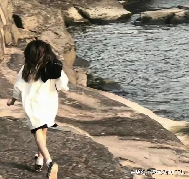 怎样才算三观正的女孩子，真正三观正的女生（三观超正的女孩的恋爱观）