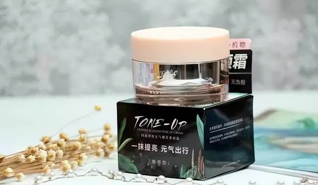 好用的素颜霜排名，好用的素颜霜适合黄皮（超好用的素颜霜强烈推荐,隔离霜和素颜霜二合为一,遮瑕滋润保湿）