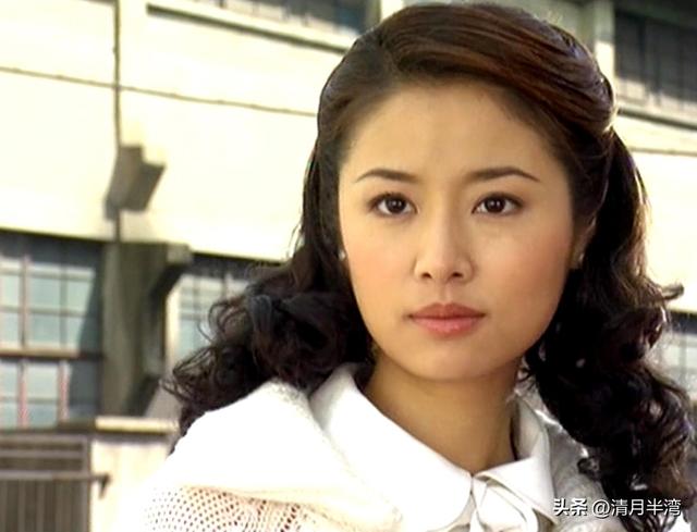 何美钿经典古装形象，一对比颜值差距就出来了