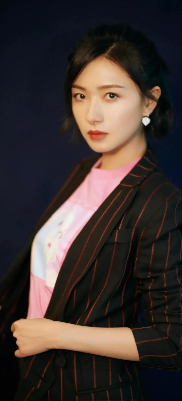 川端康成获得诺贝尔文学奖的作品是什么，川端康成凭借哪三部作品获得了诺贝尔文学奖（川端康成获得诺贝尔文学奖代表作雪国）