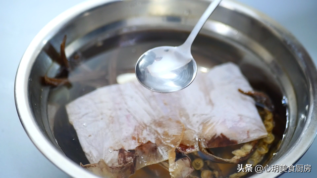 鱿鱼干的制作方法，鱿鱼鱼干怎么做（海边人教正确做法）