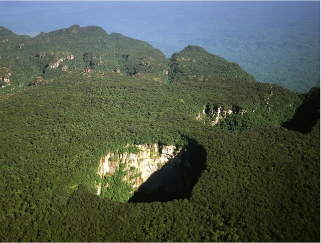 危地马拉巨坑，危地马拉在哪（广西发现巨大天坑）