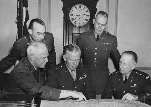 毛泽东思想的精髓是， 。A.实事求是B.群众路线C.独立自主D.艰苦奋斗（让其认真学习毛泽东思想的三大精髓）