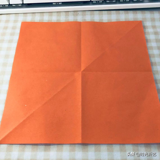 怎么用纸做一个盒子，怎样用纸来制作盒子（折纸教程之纸盒）