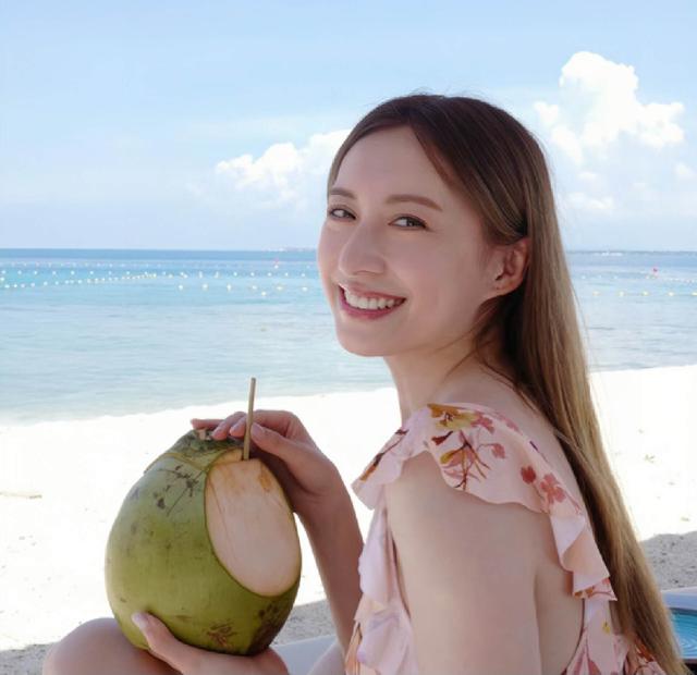 tvb最佳女配角龚嘉欣，TVB知名女星母亲滥用社会福利