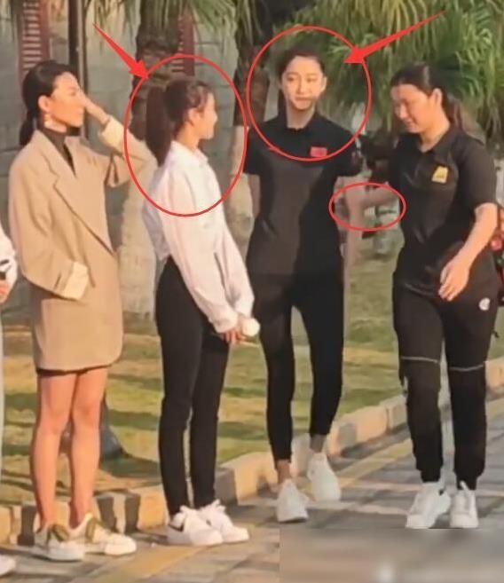 关晓彤演的电视剧大全，关晓彤演过的电视剧（“背景成谜”关晓彤）