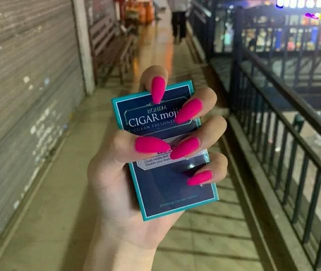 芭比美甲步骤，芭比美甲怎么卸掉（美甲♥芭比粉美甲）