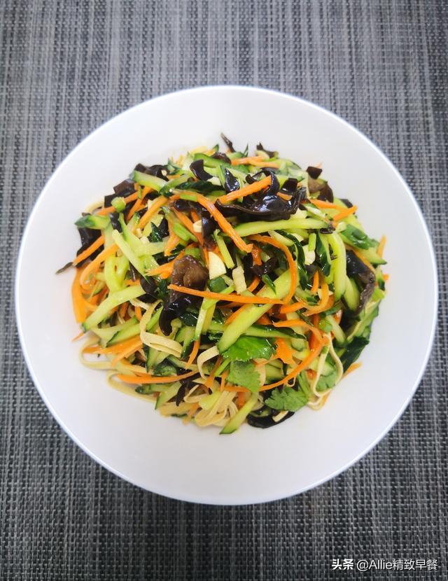 煮小龙虾的方法和教程，如何煮小龙虾好吃又简单（从挑到煮超详细分享）