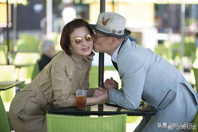 周立波笑侃30年下载，周立波笑侃三十年下载（周立波是怎么“毁”掉自己的）