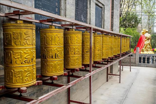 啥叫沽名钓誉，识人术：一个人是行善积德