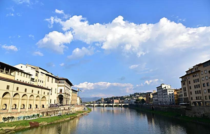 徐志摩有哪些散文集，徐志摩有哪些散文集和散文集（徐志摩散文代表作《翡冷翠山居闲话》原文欣赏）