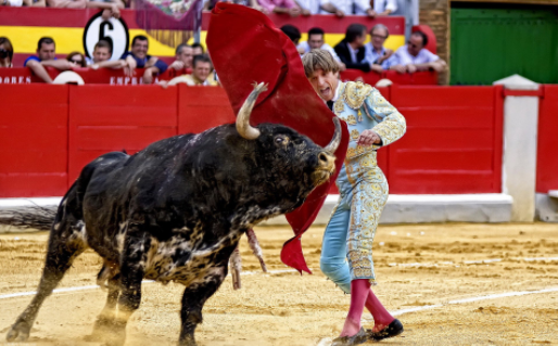 蒸馏水导电吗，蒸馏水导电吗百度百科（4个你深信不疑的“常识”）