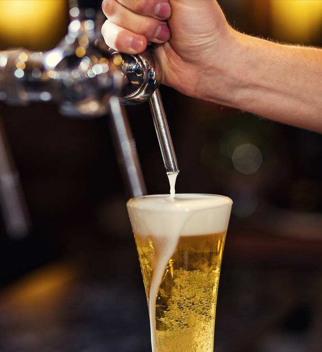 倒啤酒时为啥会产生大量的泡沫,倒啤酒时为何会产生大量的泡沫(但你知