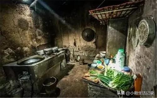 自离了是不是没工资了，自离不给工资合法吗（在广州黄埔年收入3000万）