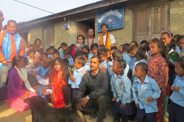 尼泊尔是哪个国家，尼泊尔是哪个国家的殖民地（尼泊尔，穷啥不能穷学生！）