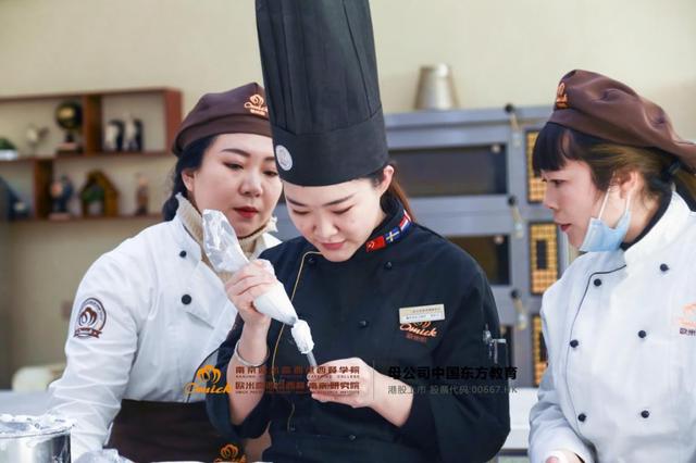 学习西点烘焙学费多少，烘焙班学费一般多少（南京欧米奇学费价目表是什么样的）