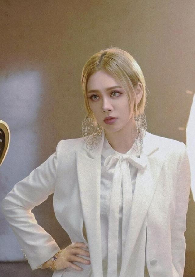 深眼窝为什么漂亮，女生眼窝深好看吗（眼窝深、鼻梁高）