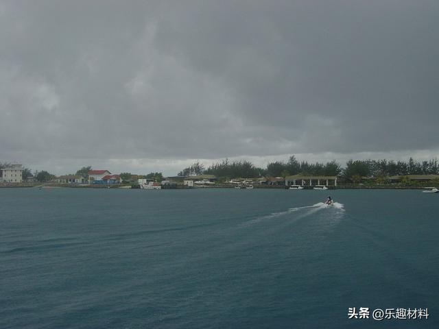 南沙群岛最大的自然岛屿是什么岛，南沙群岛最大的自然岛面积为0.43平方公里,其名字（中国只用一年将其扩大为36倍）