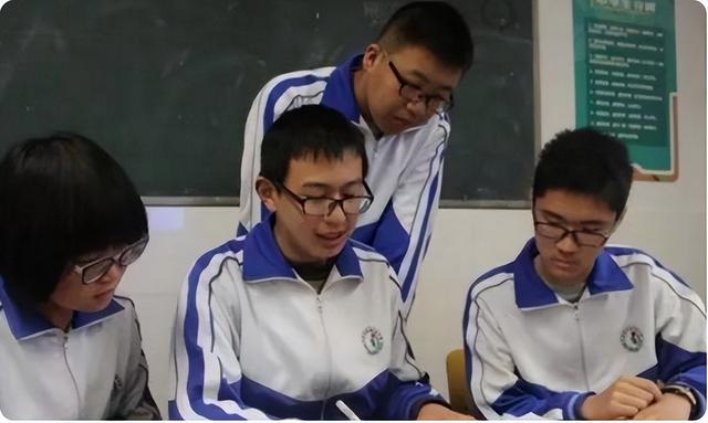 高考需要带什么，高考需要带什么在身上（教育部确定2023高考时间）