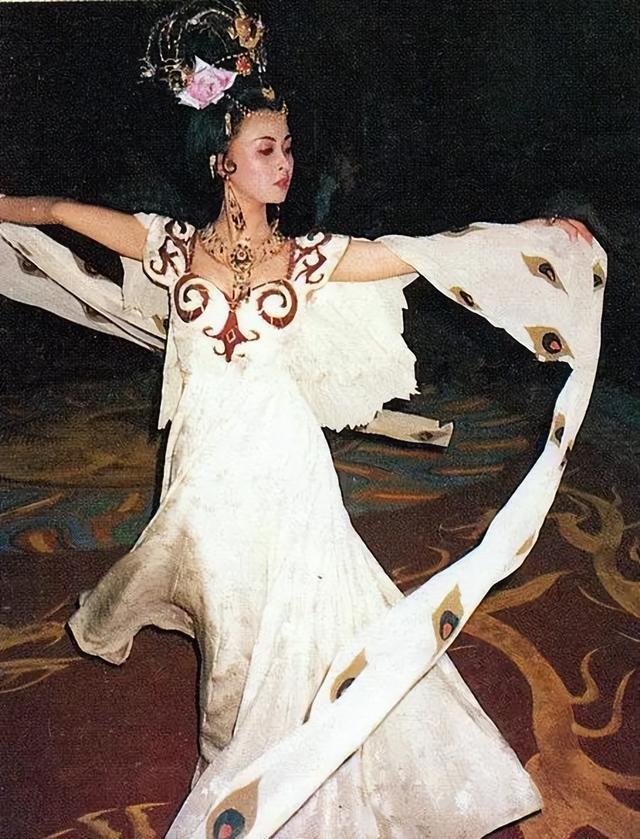 陈烨个人资料男，陈烨（60岁花27万美元包机回国）