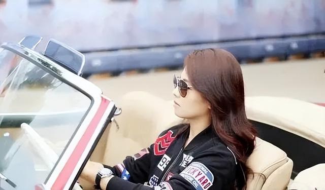 中国赛车手一个月工资多少，中汽联赛车驾照报名（娱乐圈五位赛车手）