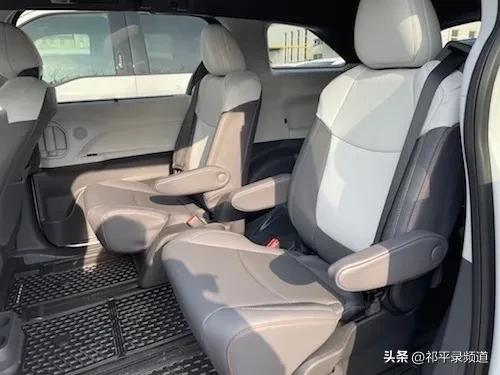 八座塞纳2022款，玩家讲述丨2022款丰田塞纳2.5混合动力平行进口车配置详解