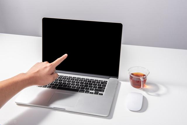 电脑屏幕可以用酒精擦拭吗，电脑能用酒精擦吗（电脑和电视屏幕该怎么擦）