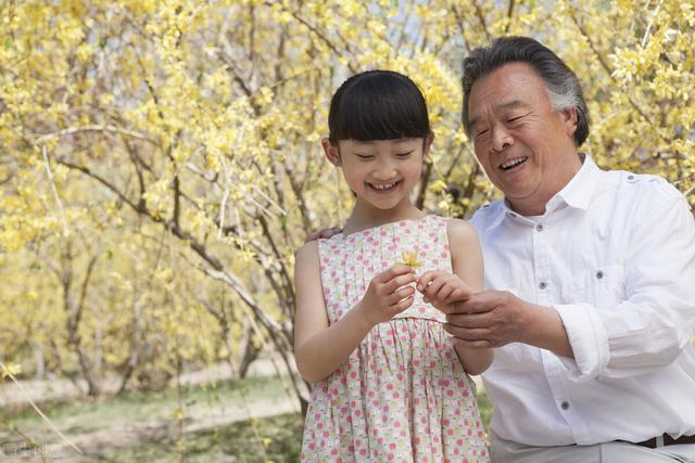 宝宝学唐诗的好处，小孩读唐诗的好处（孩子上学后胆大自信成绩好）