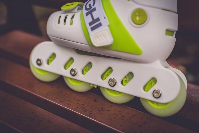 轮滑鞋品牌排行榜，轮滑鞋品牌（入手酷骑R2轮滑鞋体验如何）