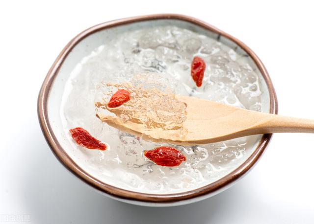 蒸燕窝热量是多少，燕窝的热量高不高（燕窝脂肪含量高吗）