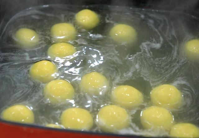 红薯要煮多久才熟，红薯切块煮多久能熟（喜欢吃红薯的有口福了）