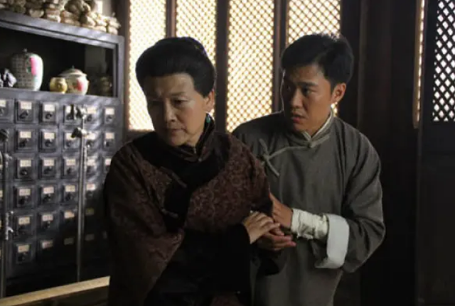 假如幸福来临的演员，假如幸福来临的演员表张露（宋春丽：和教授丈夫结婚42年）