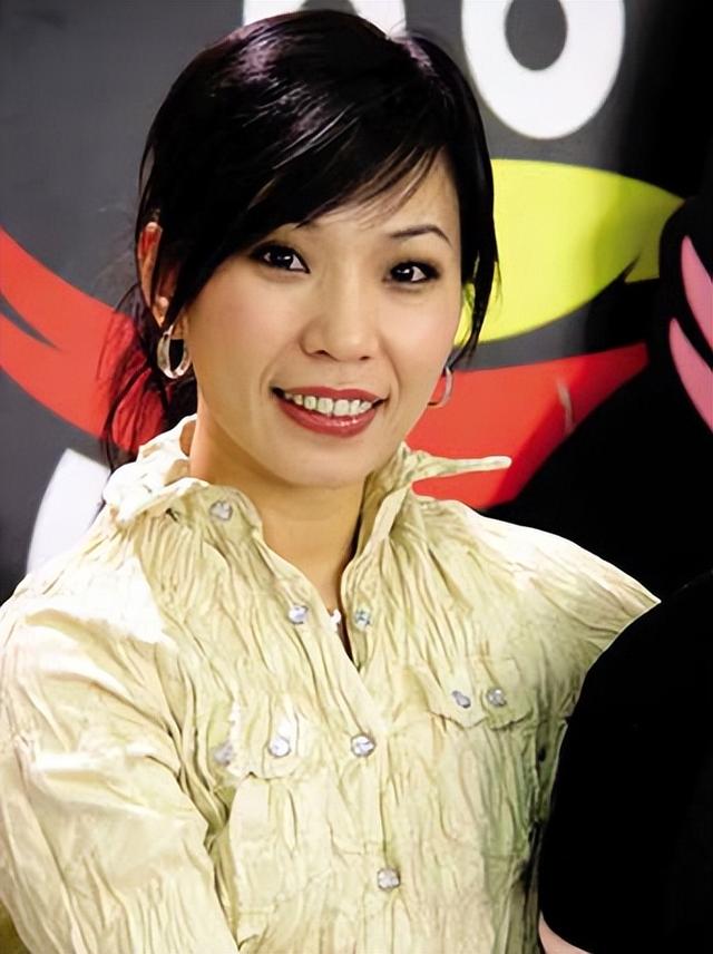 阿桑：从小寄人篱下，凭《一直很安静》走红，结婚前因癌症去世