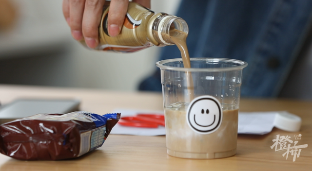 百利甜酒兑什么最好喝，百利甜酒的几种爽爆了的喝法（挑战便利店12种饮料的神仙混搭）