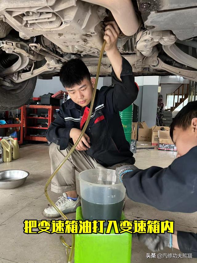 奥迪多少公里保养一次，奥迪a4大保养需要多少钱（奥迪Q5这么彻底的换油大保养）