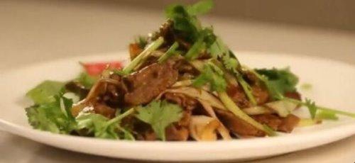 香菜爆羊肉的做法，怎么做葱爆羊肉