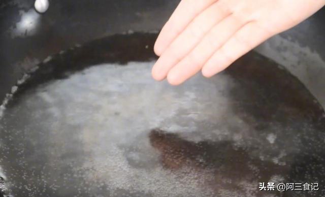 煮冰冻水饺的方法，冰冻水饺怎么煮（出锅个个不破皮）