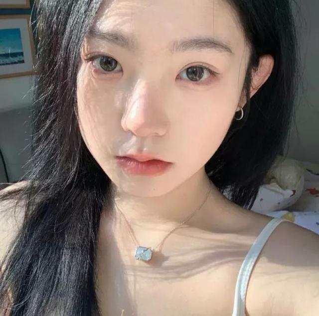 女生头像ins纯欲风，ins纯欲风女生头像微信（纯欲女生头像）