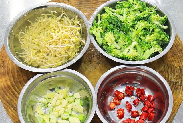 胡萝卜怎么切菱形，胡萝卜的切法菱形片（俗话说“中秋吃一宝）