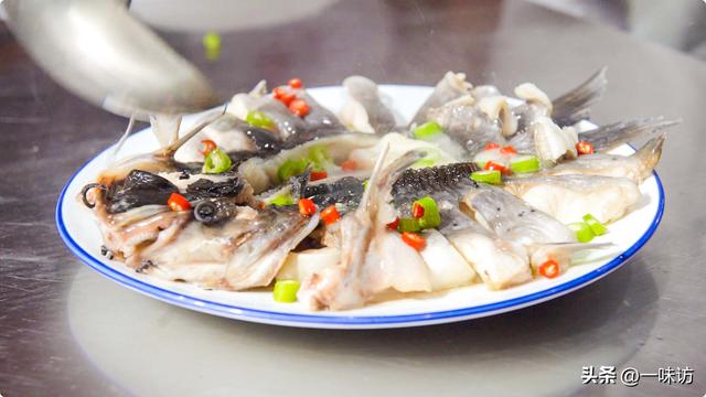 蒸鱼的做法.教你如何蒸鱼视频，蒸鱼的做法.教你如何蒸鱼（餐厅里的清蒸鱼为啥那么好吃）