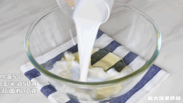 制作蛋糕需要哪些材料，制作蛋糕需要哪些材料思维导图（烘焙新手也能做一棵好看好吃的圣诞树蛋糕）