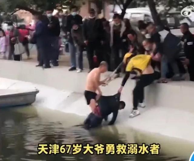 女人对男人的欣赏，女人最欣赏男人什么特质（只有这些才是真正的“绅士手”）